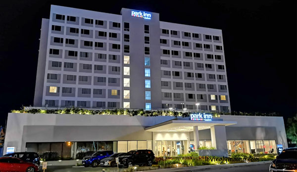 Mother's Day Treat - Mother's Day 2019 - Park Inn by Radisson Iloilo hotel - Iloilo hotels - Bacolod mommy blogger- weekend staycation -summer - Iloilo City- Park Inn Iloilo buffet - Park Inn Iloilo room ratesMother's Day Treat - Mother's Day 2019 - Park Inn by Radisson Iloilo hotel - Iloilo hotels - Bacolod mommy blogger- weekend staycation -summer - Iloilo City- Park Inn Iloilo buffet - Park Inn Iloilo room rates - swimming pool - Chef Vance Bolivar - SM City Iloilo