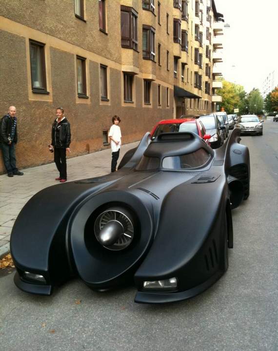 Cool Posting Batman Car Replica