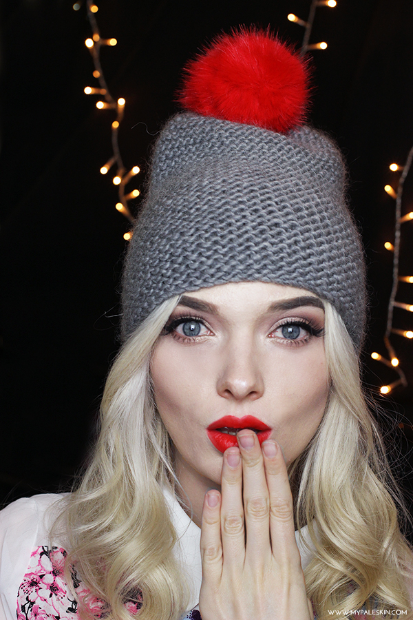 How to Survive Christmas, family, my pale skin, em ford, blogmas, christmas hat, pale skin, blogmas 2014