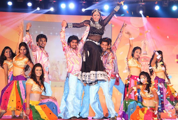 Rani Chaterjee dance at Bhojpuri Film Awards 2013 images.