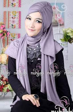 Aneka Model Hijab Trendy Untuk Lebaran merupakan salah satu model dan desain hijab modern yang pastinya akan sangat dicari oleh Aneka Model Hijab Trendy Untuk Lebaran