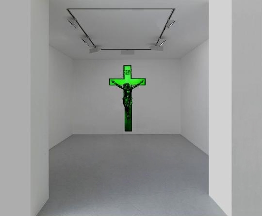 Prenez et mangez - 2010 - Crucifix Chewing gum spearmint. 110 in x 61 inches The work naturally diffuses the smell of mint chewing gum. © Klaus Guingand