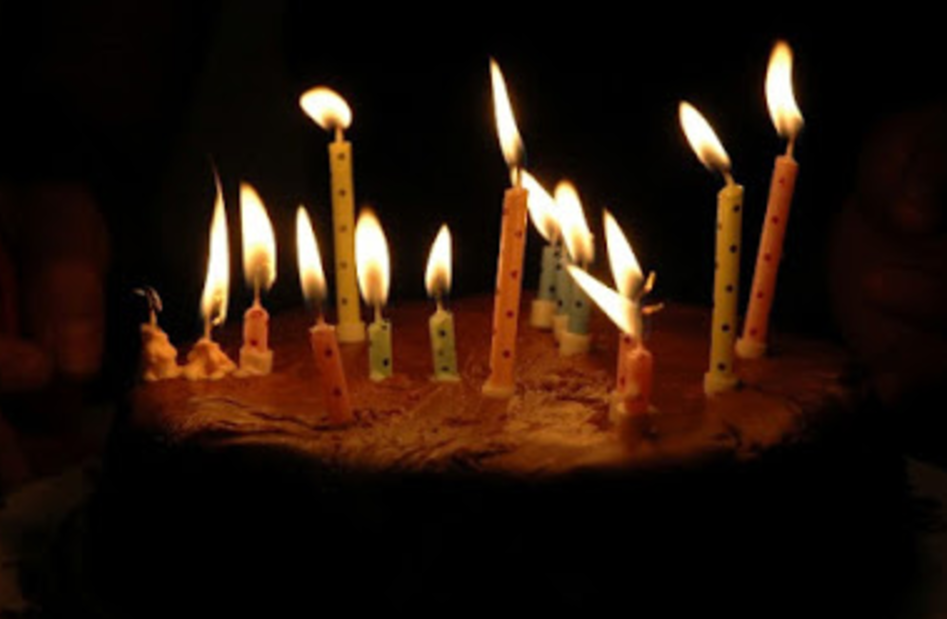 Ini Hukumnya Meniup Lilin Ulang Tahun Menurut Islam, yang