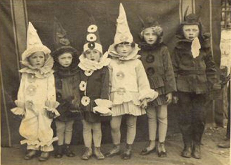 A Collection of 26 Nightmarish Vintage Halloween Photos From the 1930s