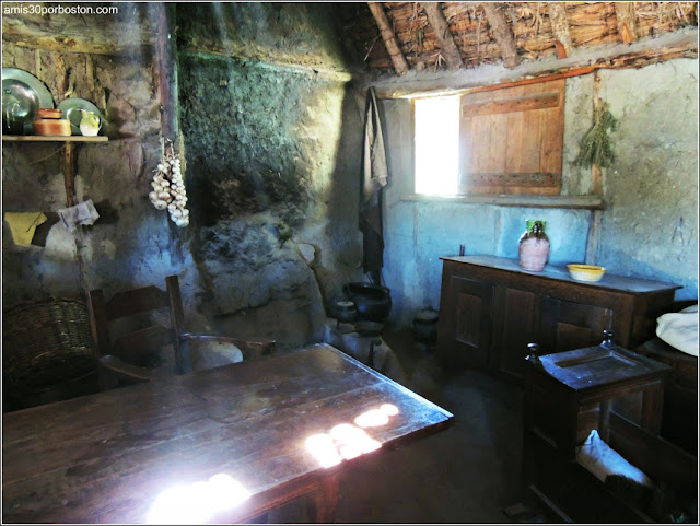 Plimoth Plantation: Interior de las Casas de la 17th-Century English Village