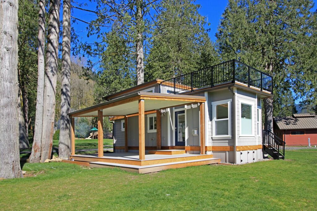 Tiny House Town The Bellevue At Wildwood Lakefront Cottage