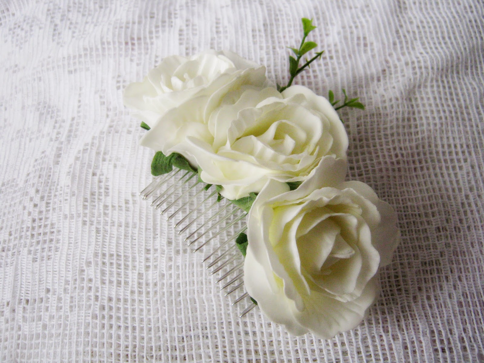 Украшения ручной работы: Цветочные ободки, венок и несколько гребешков