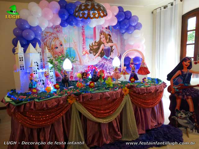 Decoração tema Barbie Pop Star e a Princesa - Mesa temática tradicional luxo Decoração de festa Barbie Pop Star e a Princesa - Mesa temática de tecido versão luxo - Jacarepaguá RJ