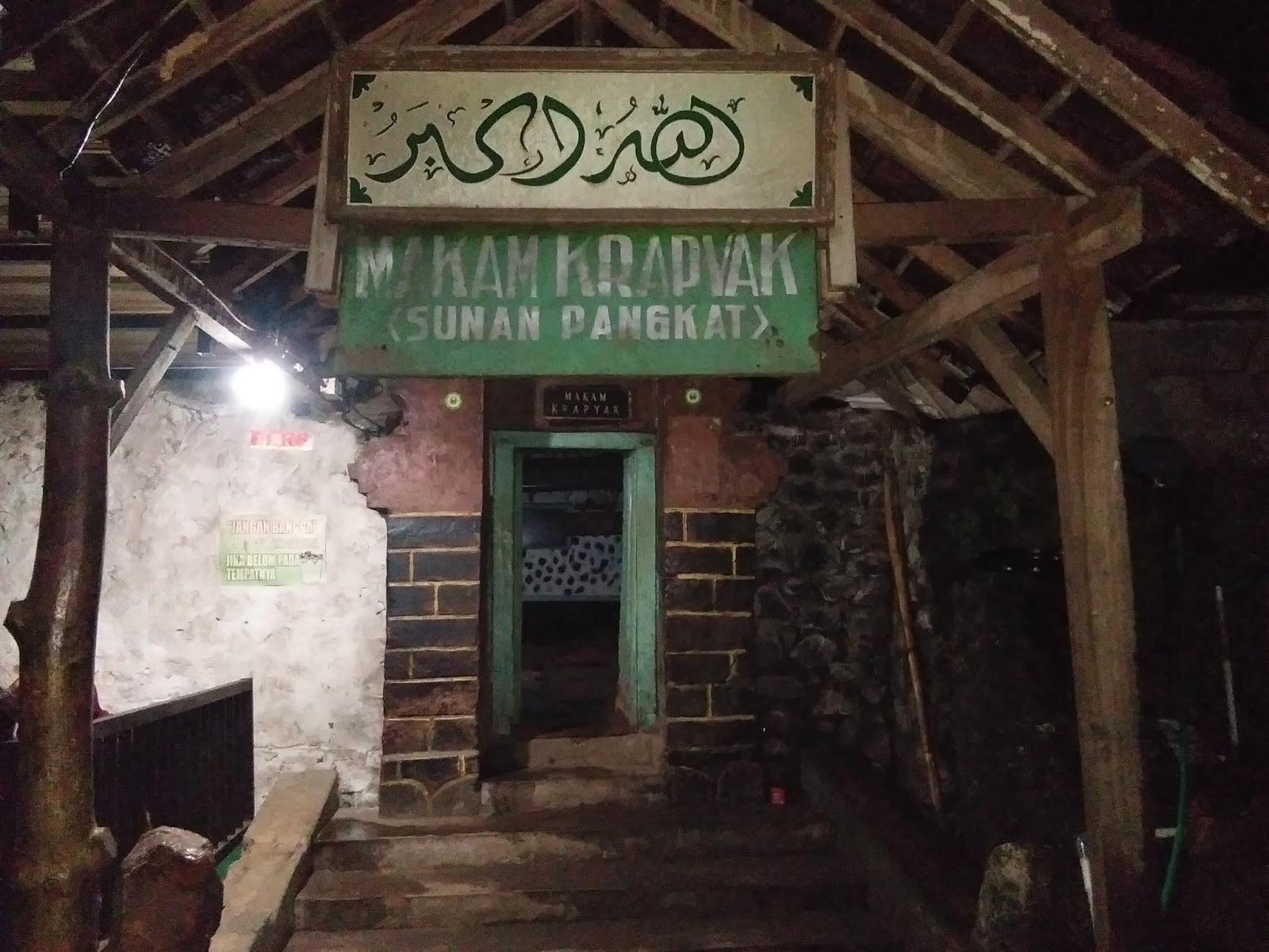 BERCAMPING RIA UNTUK PENDAKI PEMULA DI BUKIT KRAPYAK