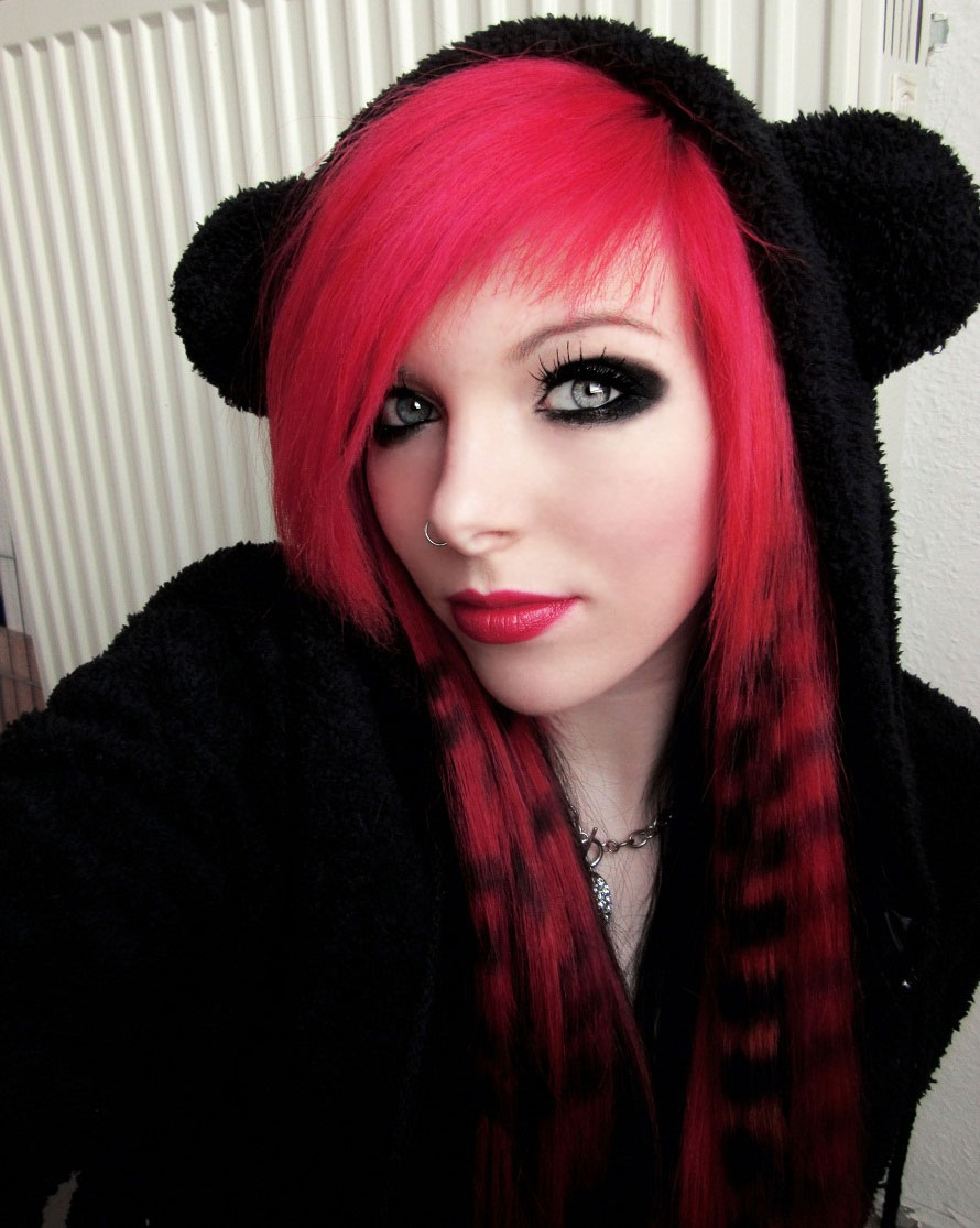 Emo Hairstyles For Girls - Get an Edgy Hairstyle to Stand Out Among the