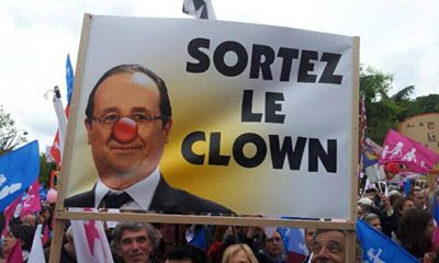 Hollande se ridiculise encore une fois: "Ici il n'y a pas de personnes qui prennent des armes pour tirer dans la foule"  923077_339728366156238_1950705352_n