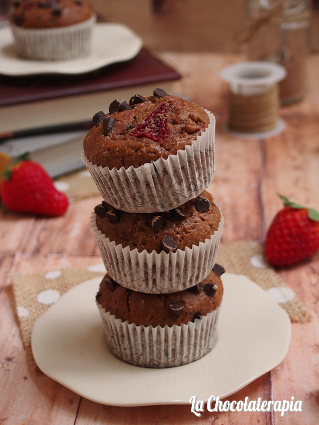 MUFFINS de Chocolate & Fresas SALUDABLES — La chocolaterapia