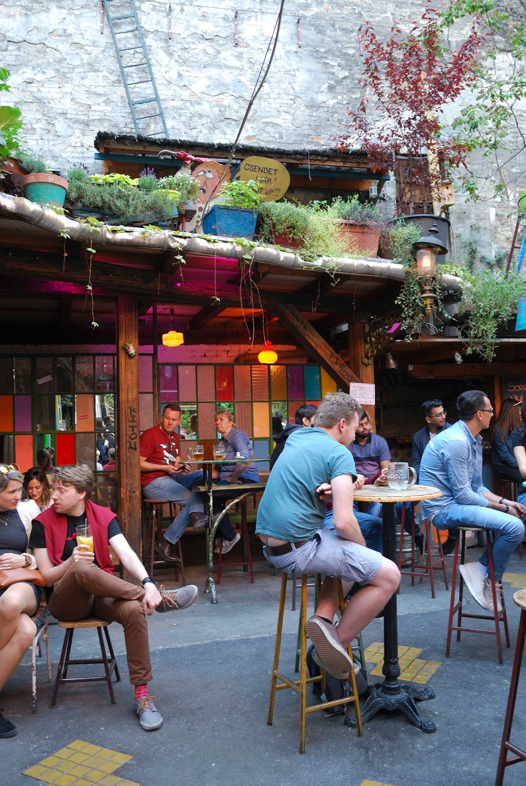 budapest guide itinerary instagram worthy spot sights landmarks hungary szimpla kert ruin bar pub