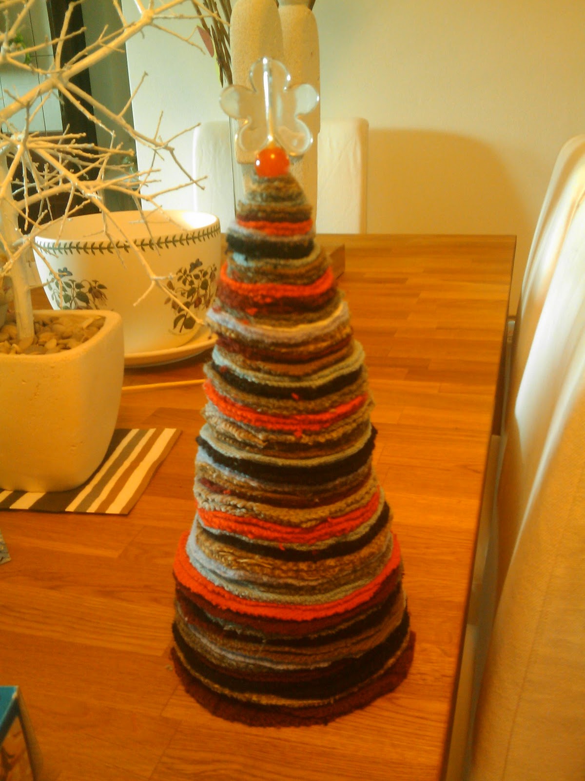Total Crafting Stacked Felt Tree