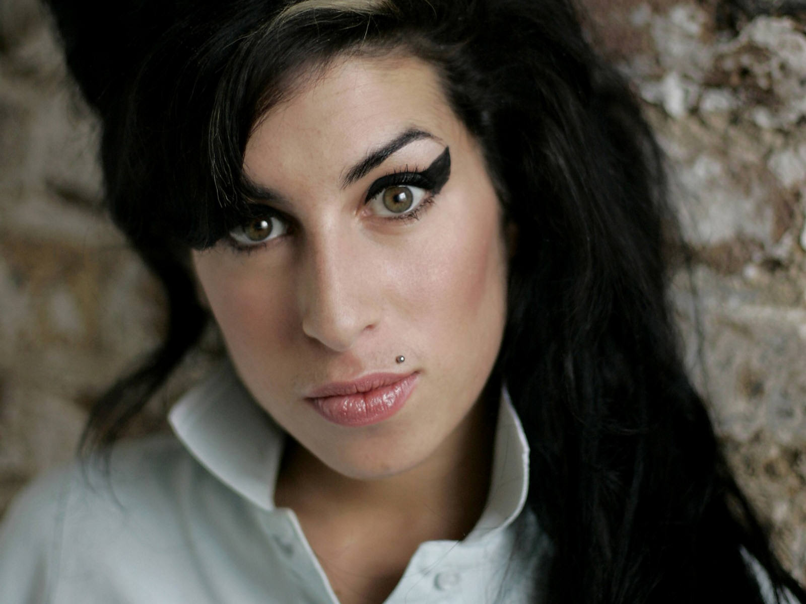 http://3.bp.blogspot.com/-daAi4b6RMjY/TjHJlhagbzI/AAAAAAAAB3s/5SrV1n2q1c4/s1600/Amy+Winehouse.jpg