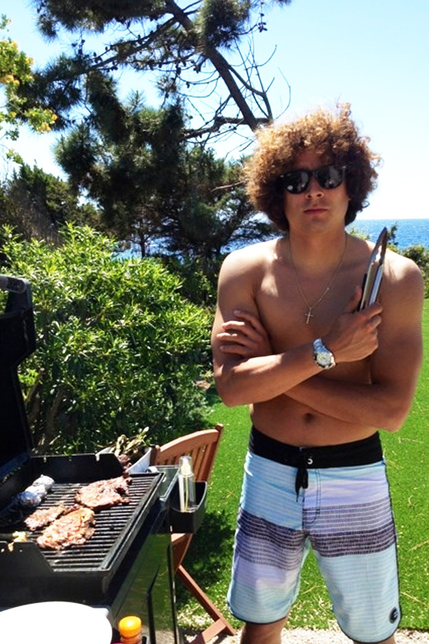 Memo Ochoa Ajaccio: Memo Ochoa CHEF, preparando un Asado