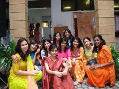 http://3.bp.blogspot.com/-daXtVvVv30c/TWeczv2hTJI/AAAAAAAAAEo/4qy9iSOQavI/s400/desi-indian-girls.jpg