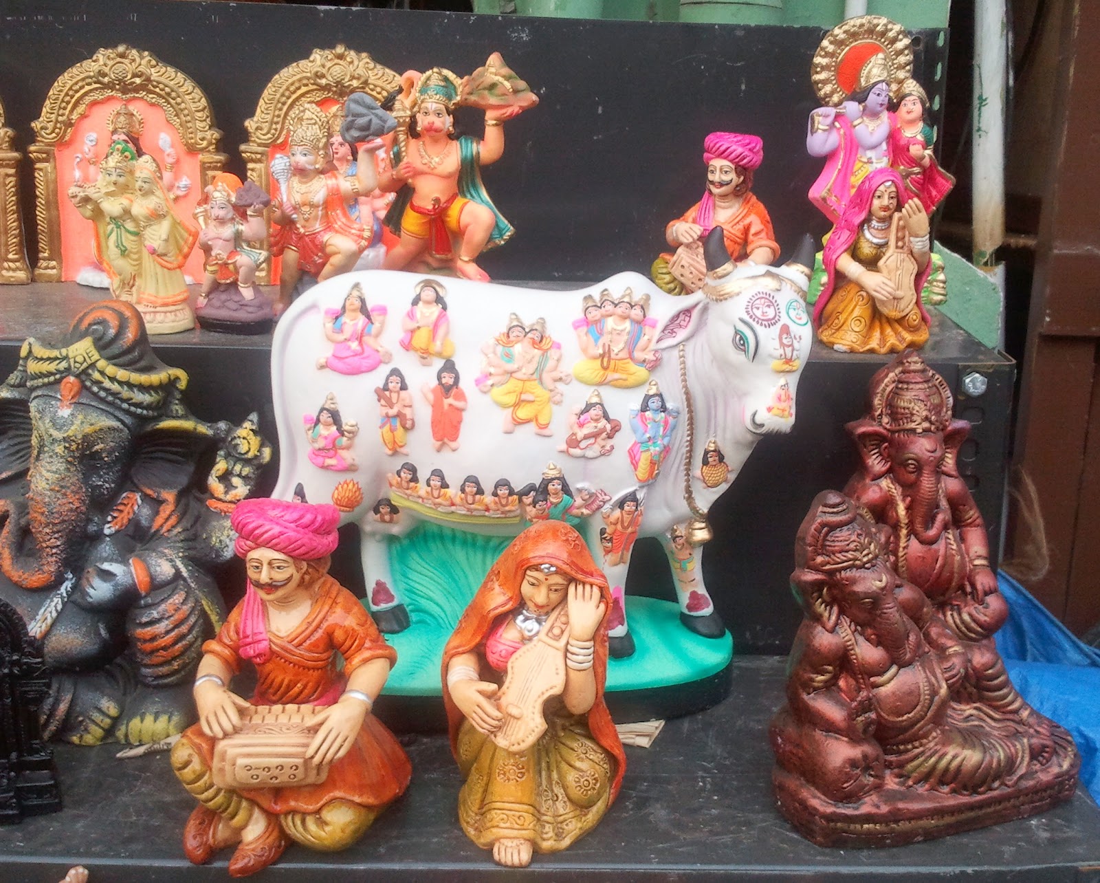Temples of India Golu dolls in the streets of Chennai