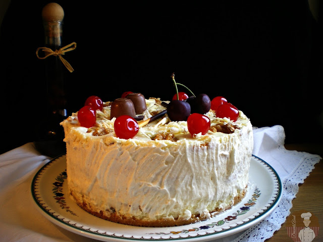 Pastel frío de cerezas con chocolate blanco y dos quesos {Sin horno}