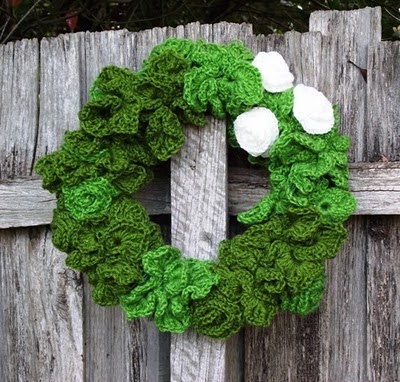 Esther's Design Blog: Crochet Christmas Wreath: Year 2