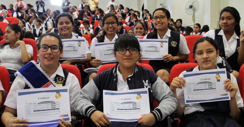 Estudiantes de diversas regiones reciben certificaciones de inglés