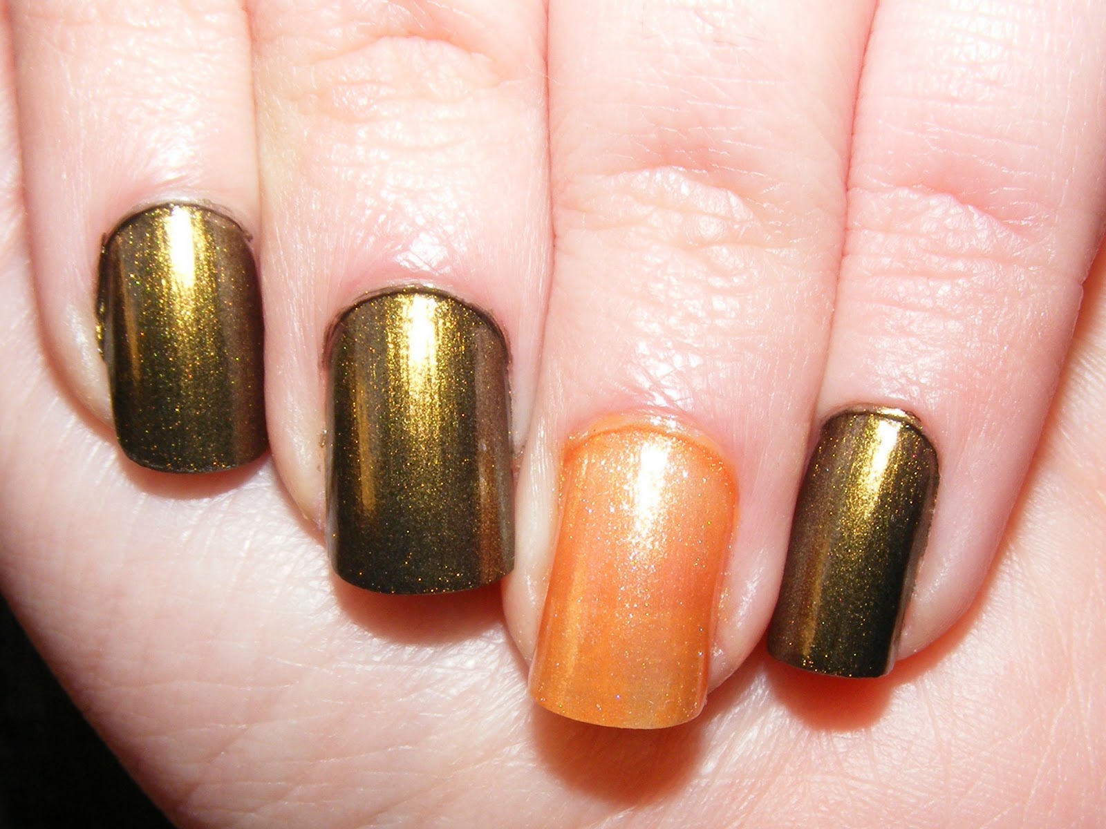 Nails Of The Day (NOTD): Egyptian gold