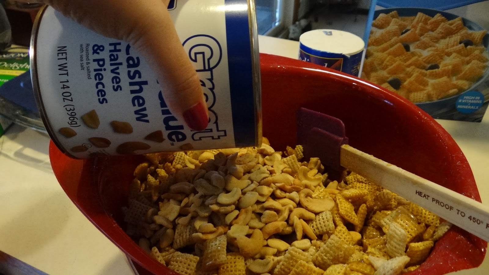 The Blooming Daisy Yummy Caramel Cashew Chex Mix!