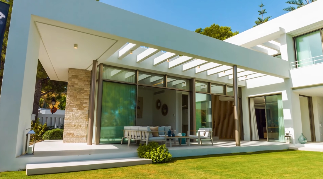 Tour Nueva Andalucia, Marbella Contemporary Villa vs. 23 Interior Design Photos