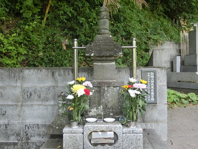  新羅三郎義光の墓