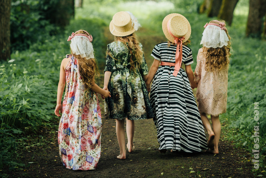 https://3.bp.blogspot.com/-dcLpkwVGsAw/U597S2NIuDI/AAAAAAACTmI/ZCKa5EJMY4U/s1600/AristocratKids_SS2015_lookbook_electronic-6.jpg