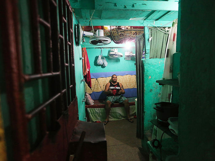 37 Eye-Opening Pictures Explore What Prison Cells Look Like Around The Globe