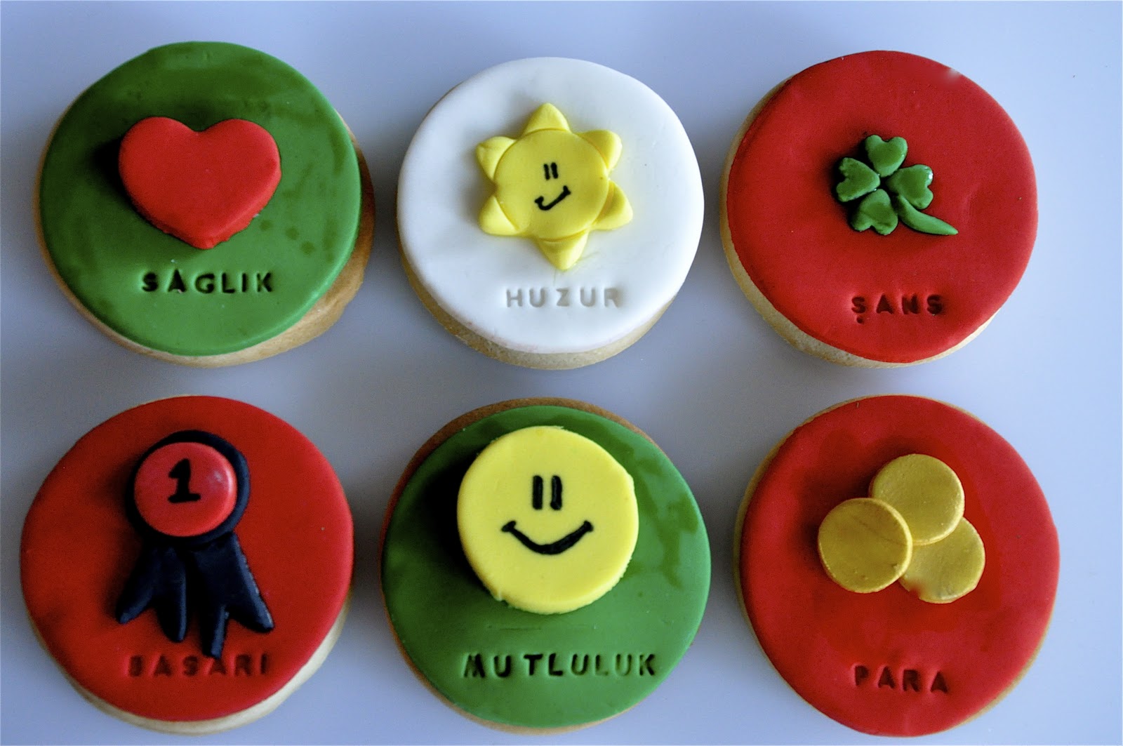 Cupcakes By Maja: Maja'dan yılbaşına özel kurabiyeler