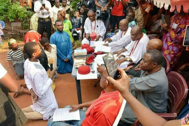 Chiadikobi Ezeibekwe kneels before Traditional Rulers 