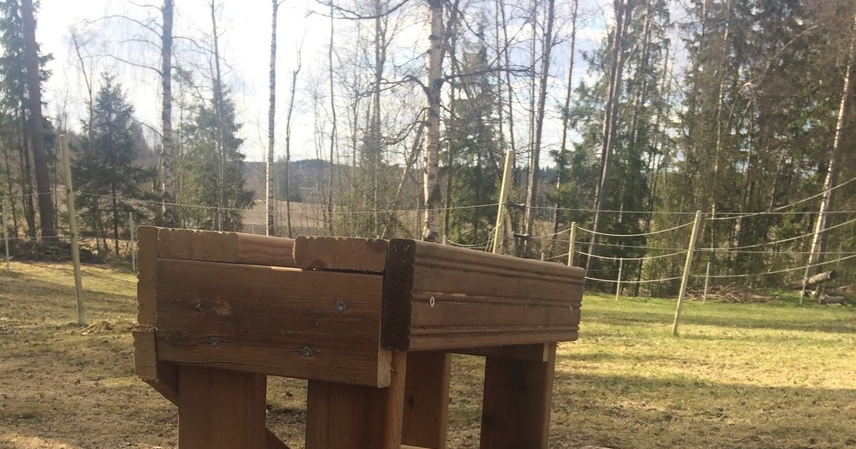 Roosa's Horsey Life DIY mounting block