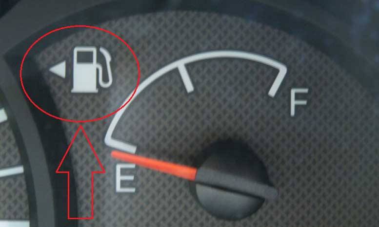 Kaskus/ panah pada indikasi bensin mobil