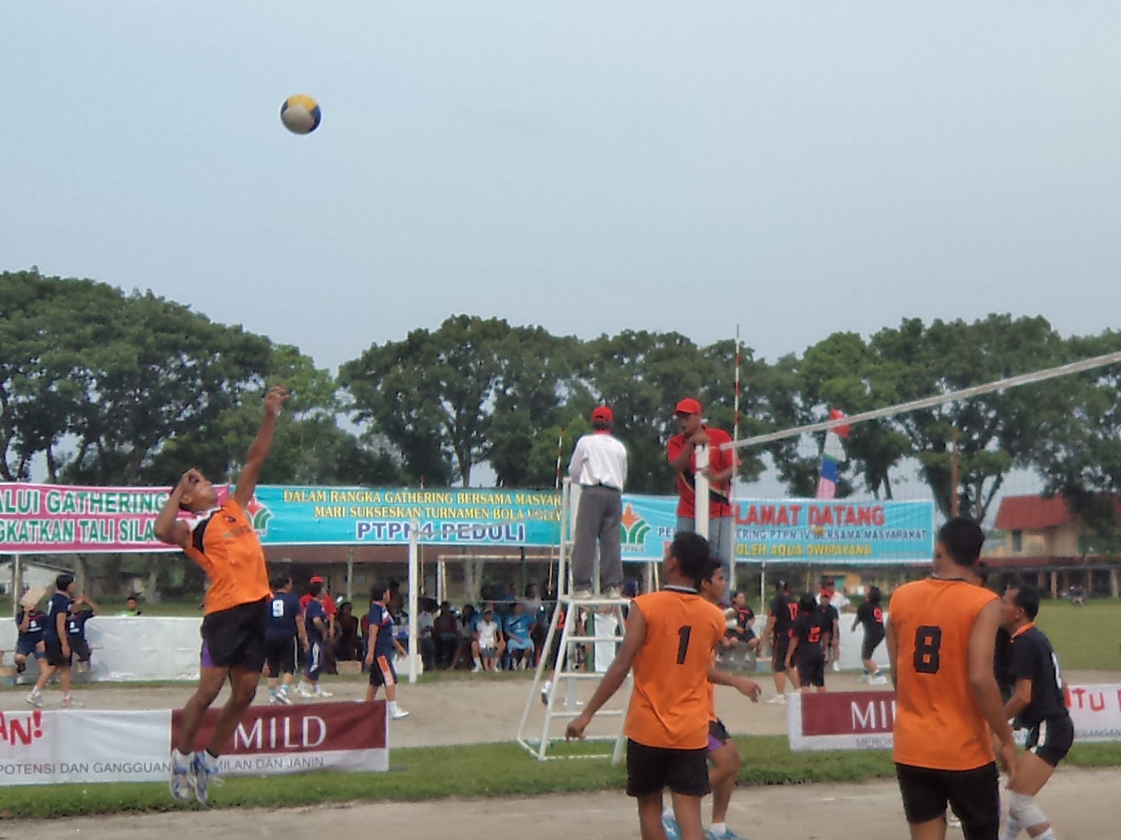 Pertandingan bola voli PTPN 4 Peduli Antara GUU Bah Jambi vs Bah Jambi