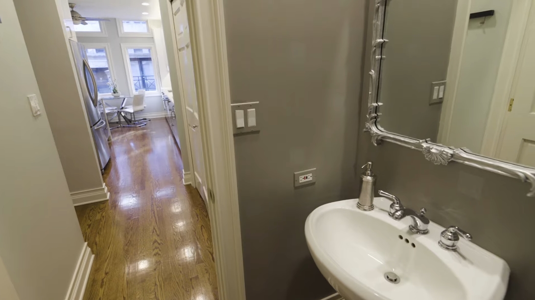 23 Interior Design Photos vs. 950 N Clark St #L, Chicago Luxury Townhome Tour