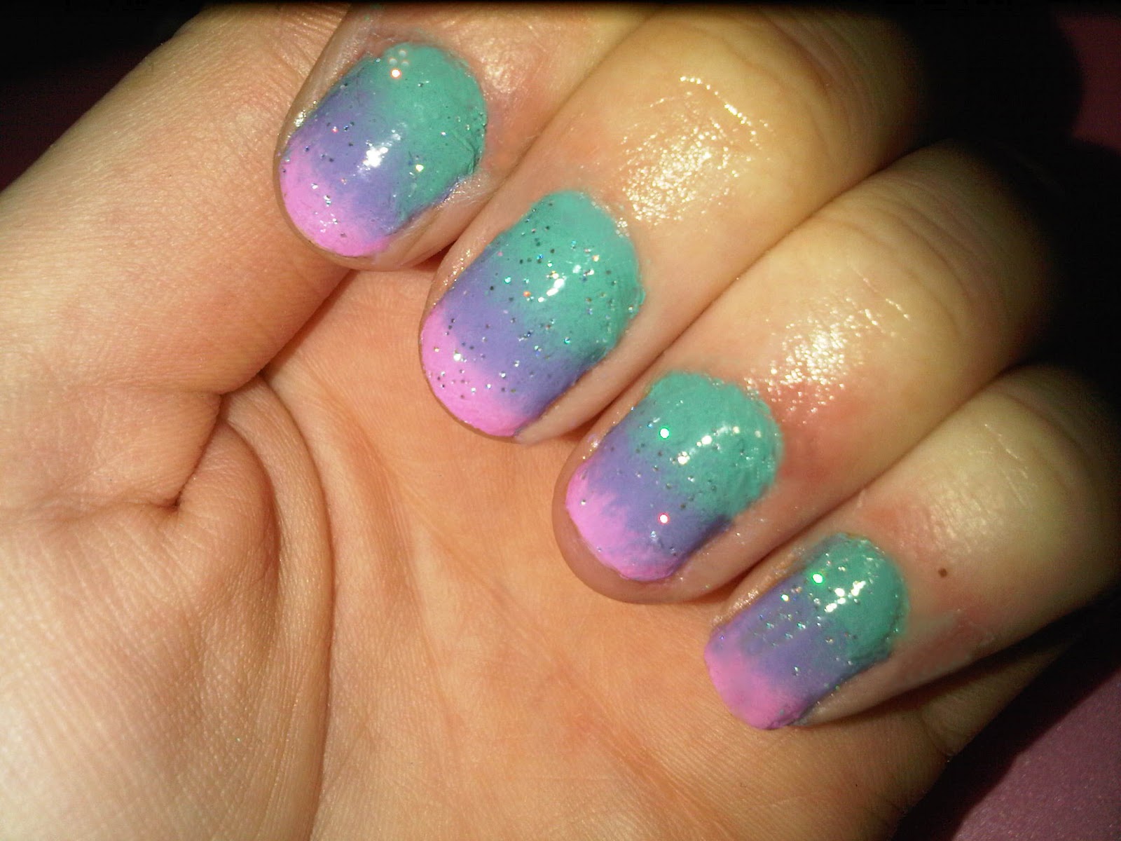 Lipgloss and Candyfloss: Gradient Sparkle Nails