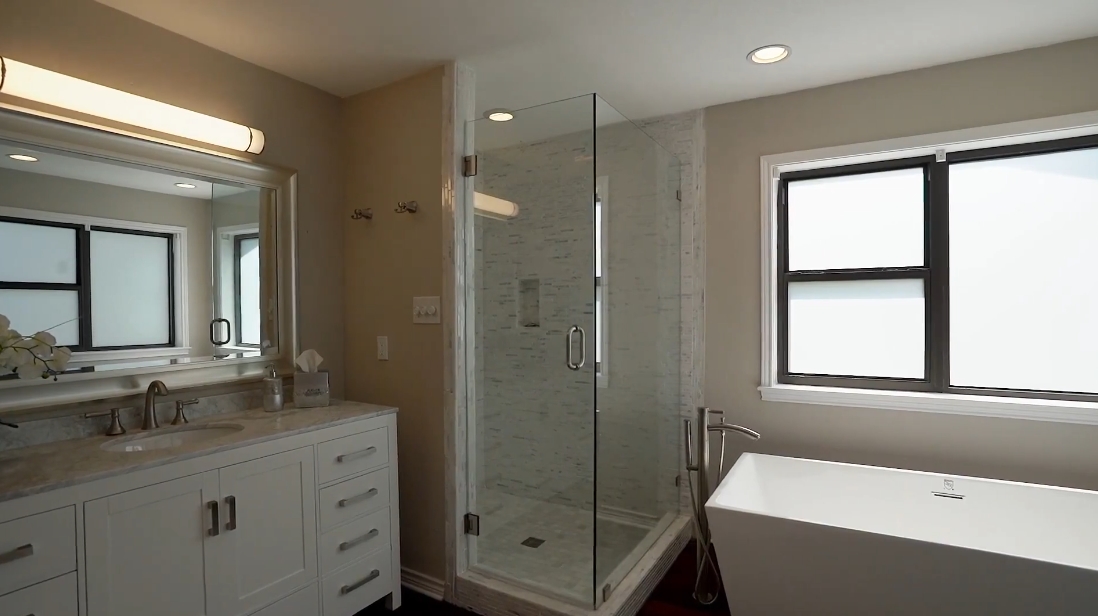 22 Interior Design Photos vs. Tour 111 Indian Bend Dr, Austin, TX