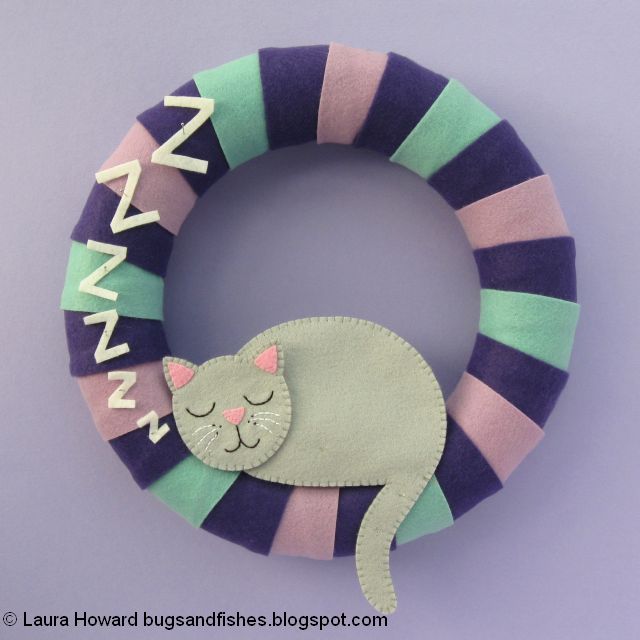 arrange the felt pieces on the wreath