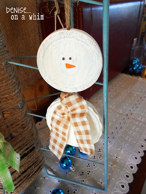painted pickle jar lids become a darling snowman ornament