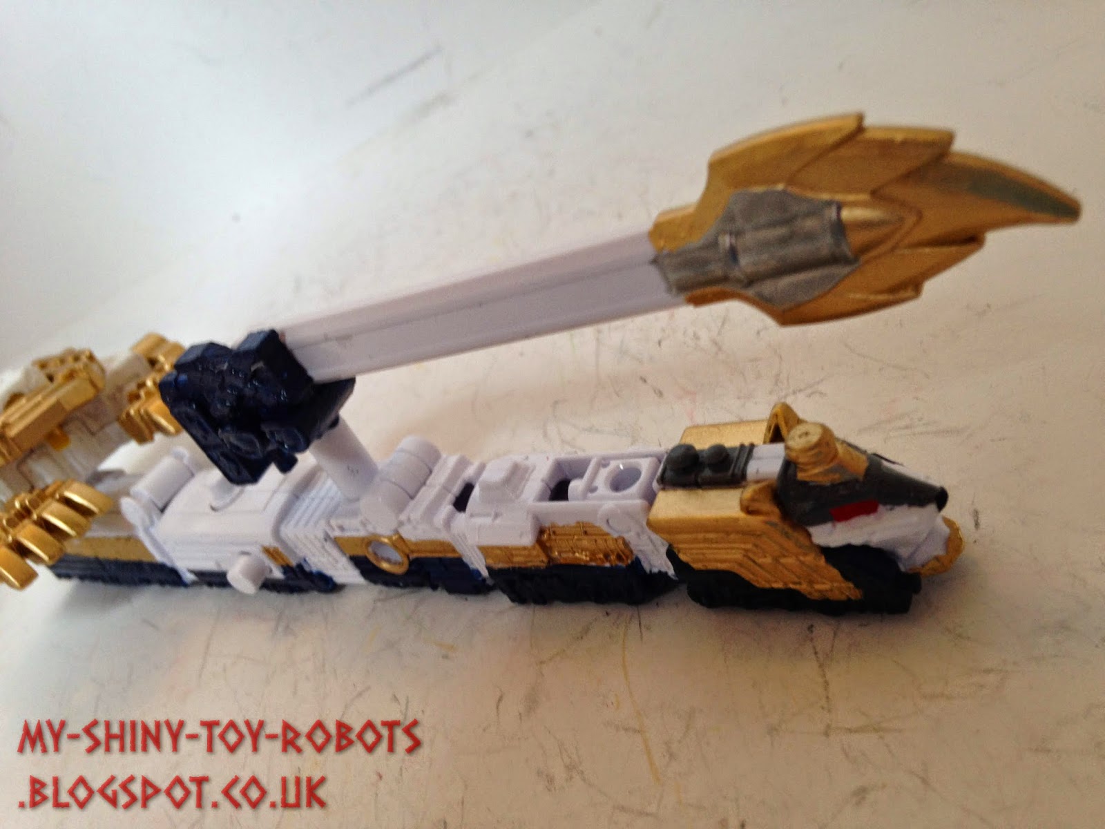 The tail/sword connected to the Lion Ressha