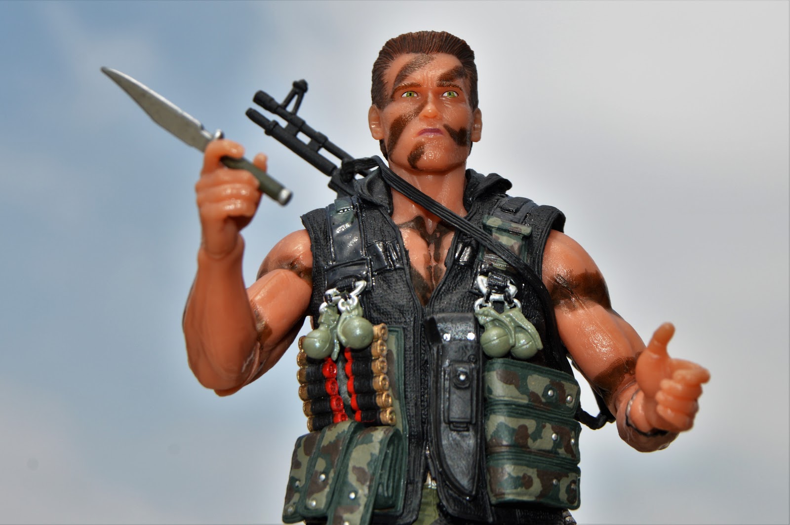 Главная роль шварценеггера. Джон Мэтрикс из Коммандо. Фигурка NECA Commando Джон Матрикс 42140. Злодей коммандос Шварценеггер.