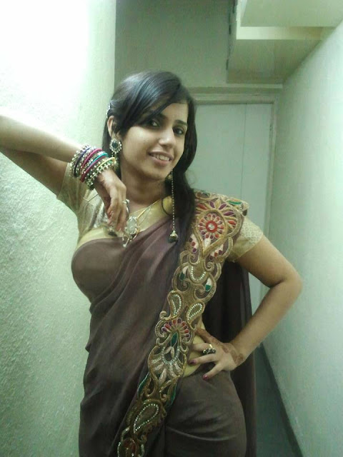 Desi Girl Hot Selfie In Local Indian ♥ Desi Girls ♥ 