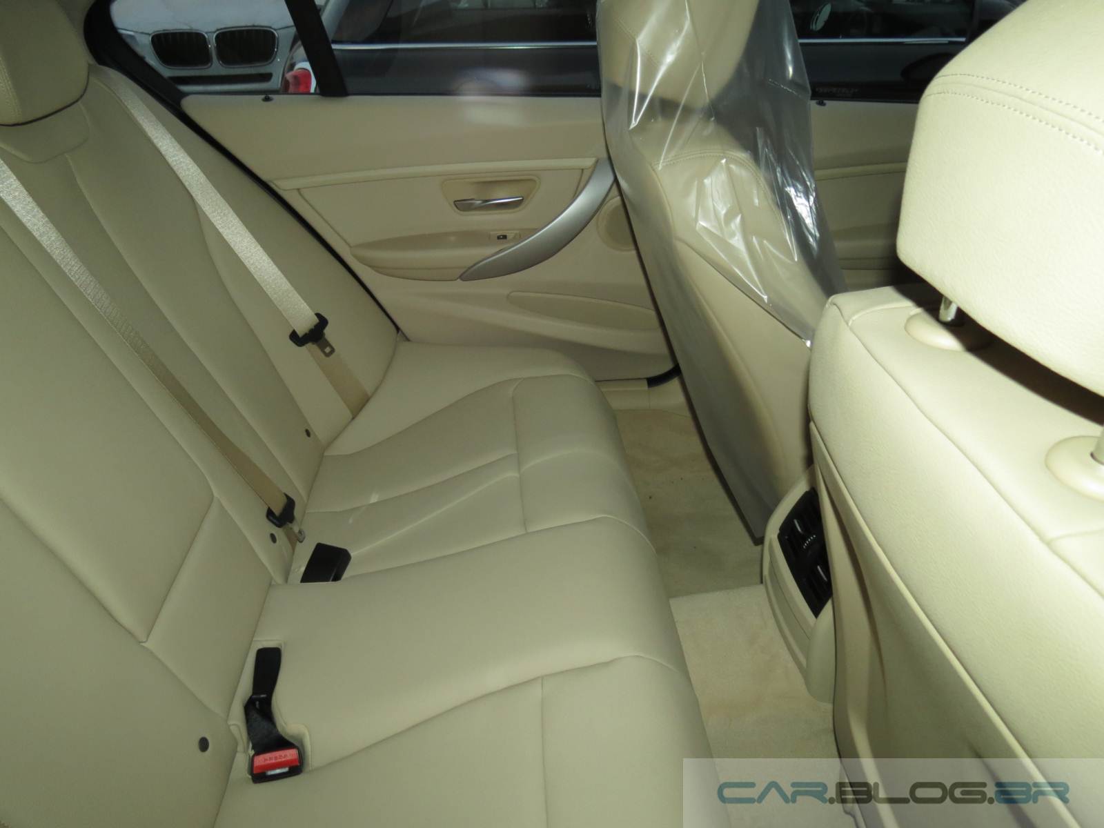 BMW 316i 2015 - interior
