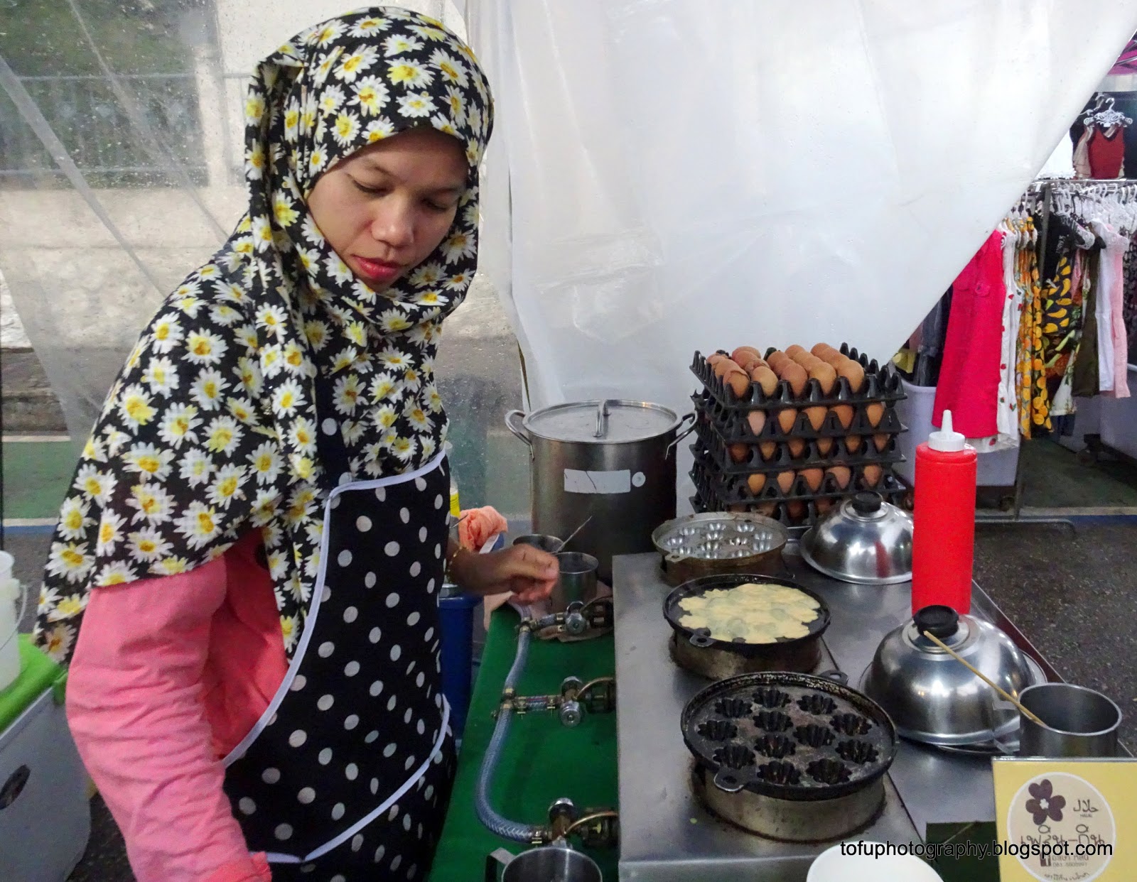 Tofu Photography Woman cooking food for sale at the evening food market in Trang, Thailand