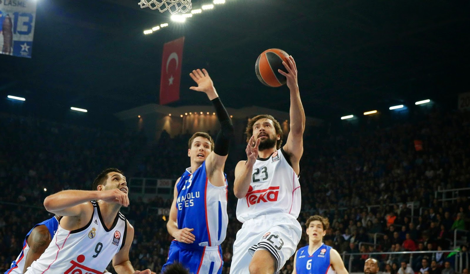 Real Madrid Baloncesto vence Anadolu e mata a sua série dos Playoffs, adversário na semifinal do Real Madrid Baloncesto vence Anadolu e mata a sua série dos Playoffs, adversário na semifinal do