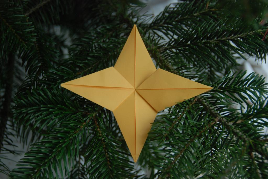 Etoile origami simple à 12 branches - origami Tête à modeler