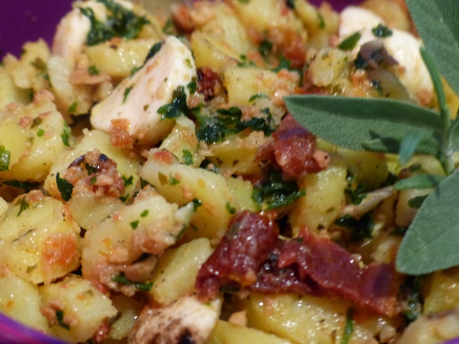 Italienischer Kartoffelsalat mit Paradeiser ~ Pesto — Verboten gut