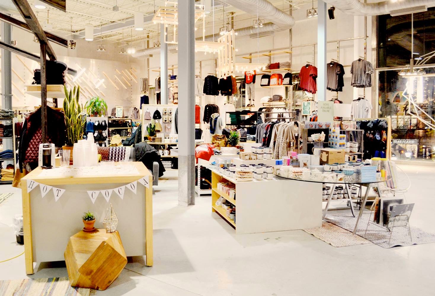 Nauwgezet Bedrijfsomschrijving Plateau Peachy Cheek: Pop-up Shop at Urban Outfitters